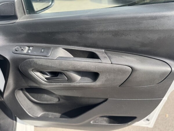Used Peugeot Partner 2020 for sale - 75653931: Photo 21