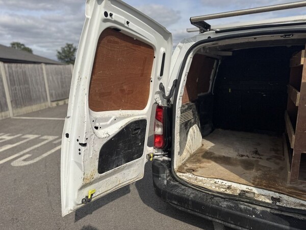 Used Peugeot Partner 2020 for sale - 75653931: Photo 29