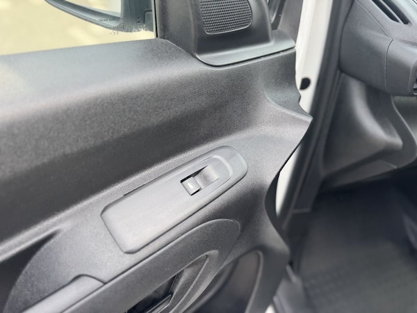 Used Peugeot Partner 2020 for sale - 75653931: Photo 39