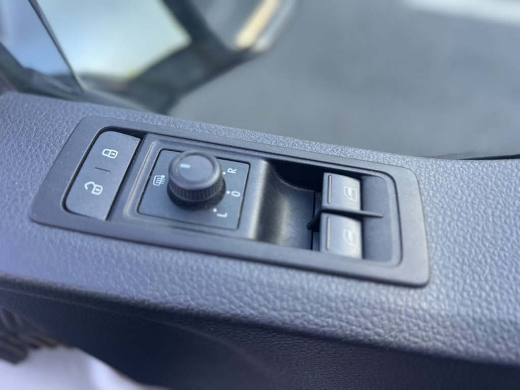 Used Volkswagen Transporter 2016 for sale - 76632279: Photo 33