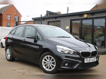 2017 - 218i SE 5dr [Nav]