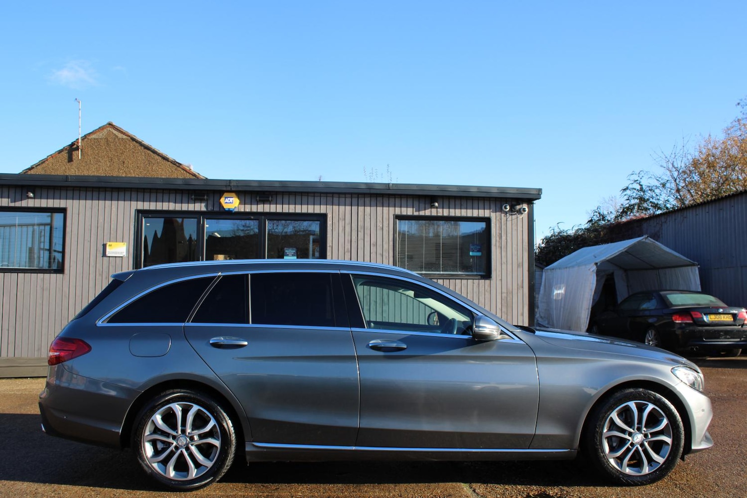 Used Mercedes-Benz C Class 2017 for sale - 76922289: Photo 2