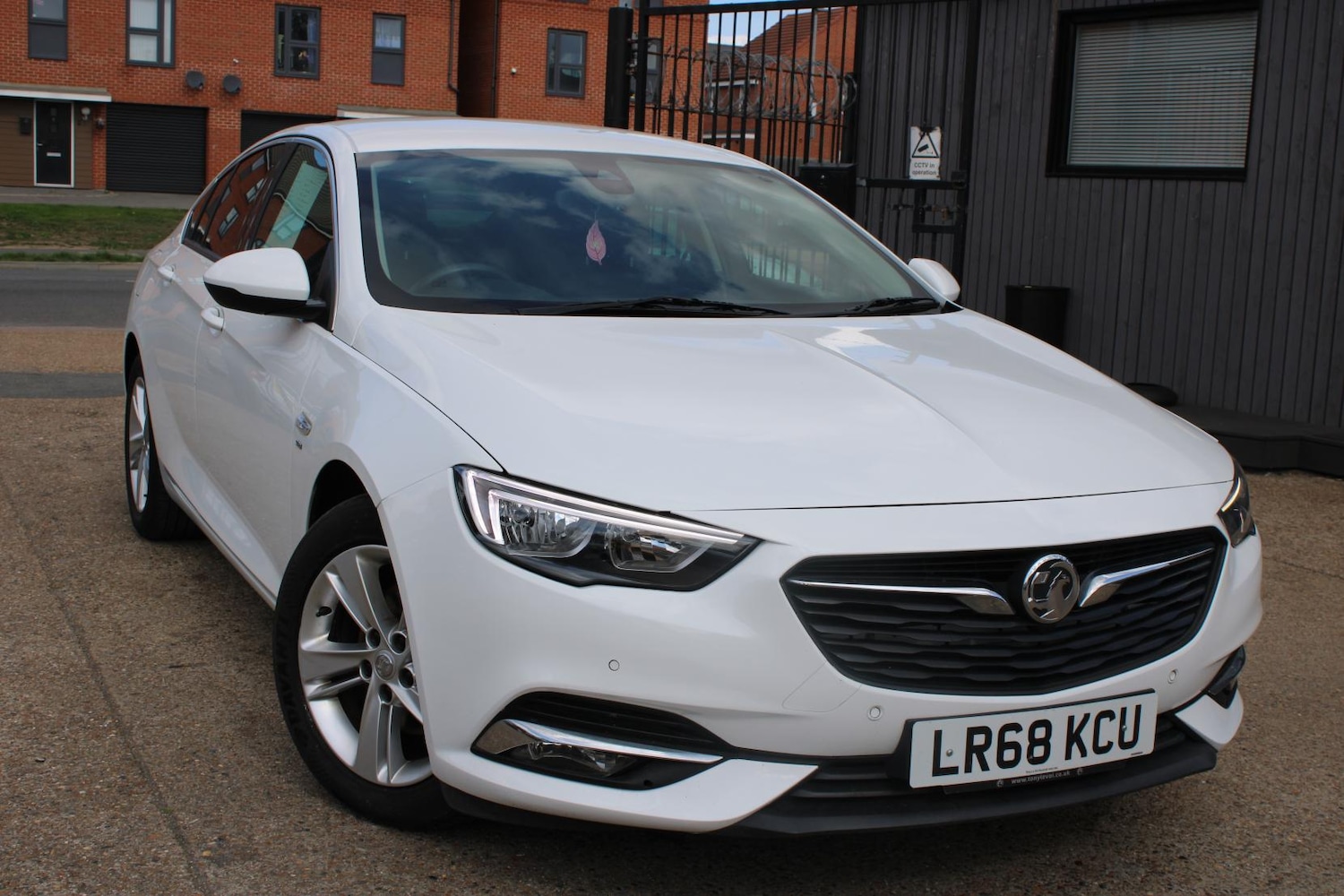 Used Vauxhall Insignia 2018 for sale - 76922291: Photo 2