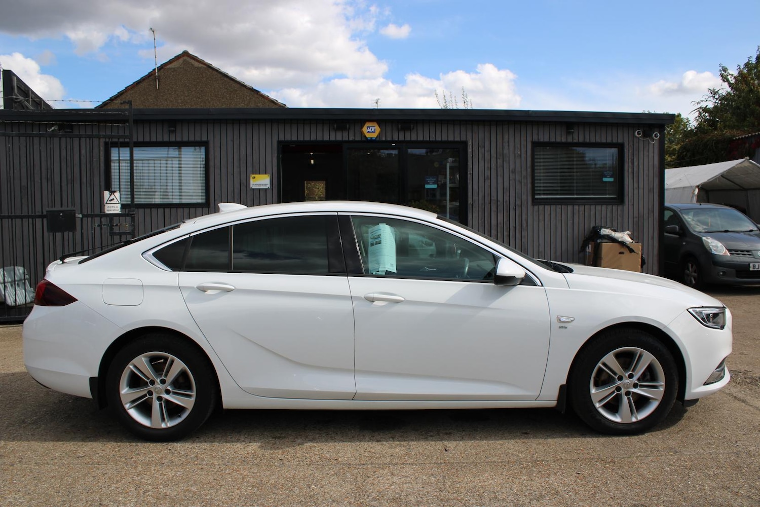 Used Vauxhall Insignia 2018 for sale - 76922291: Photo 3