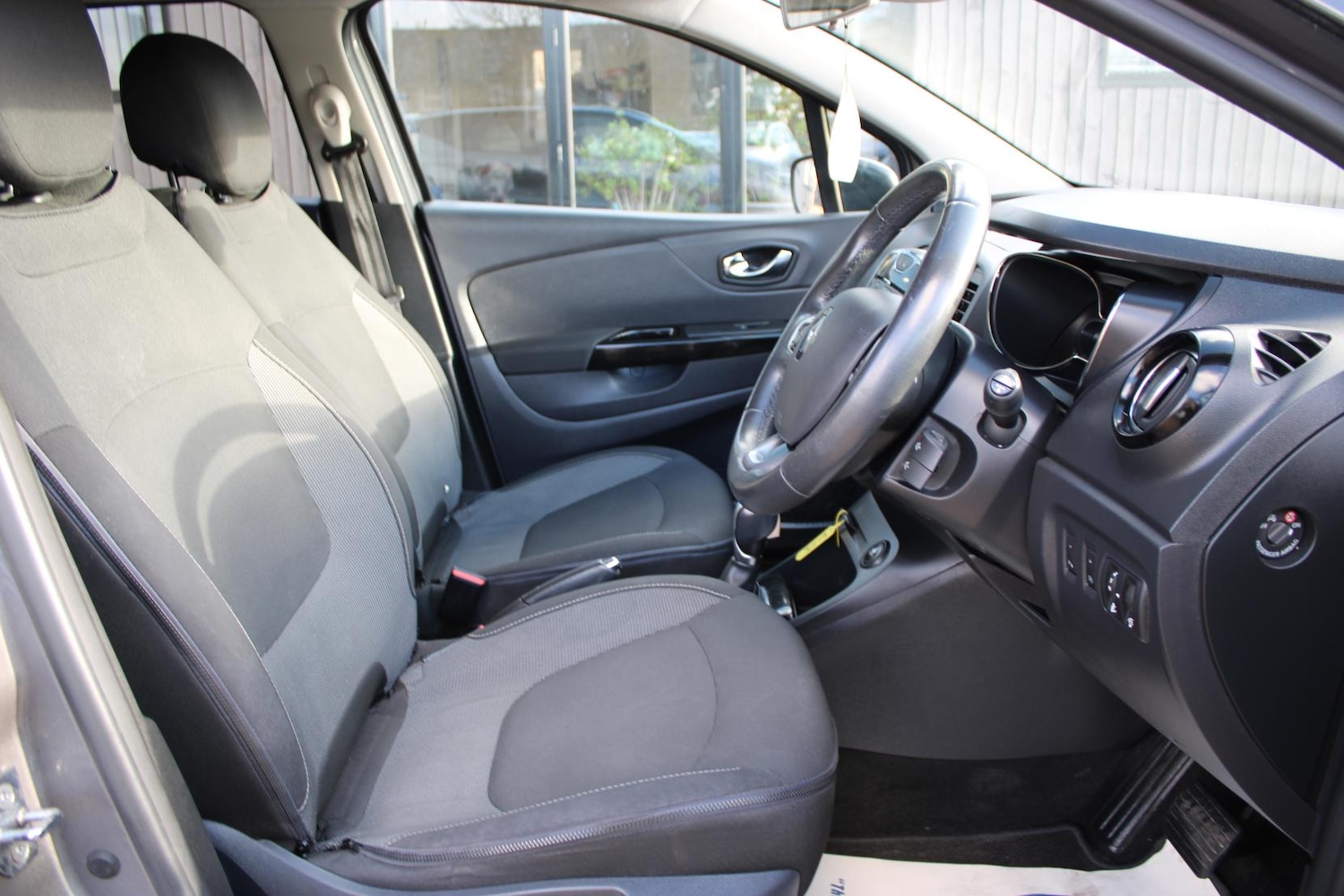 Used Renault Captur 2016 for sale - 77462009: Photo 8