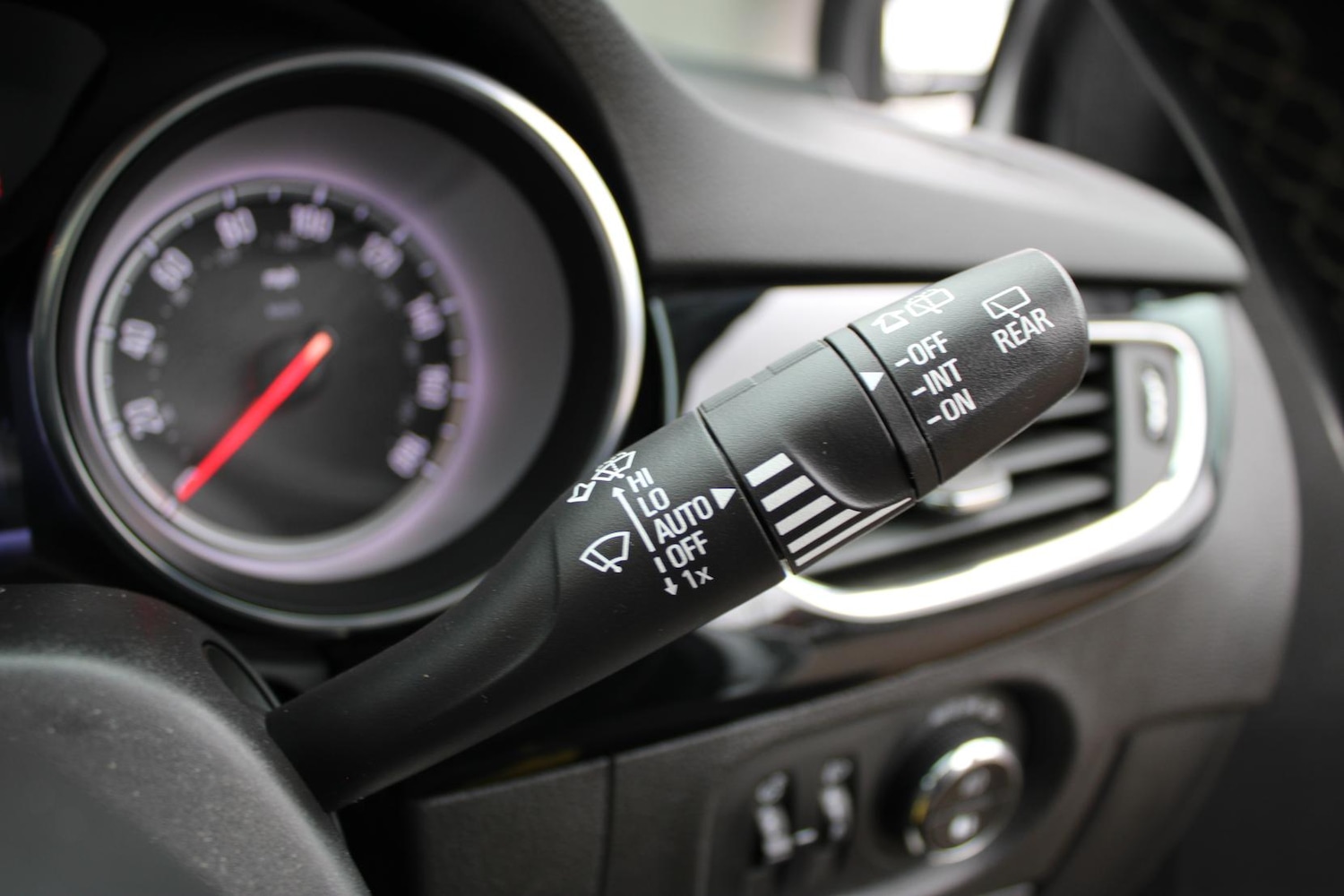 Used Vauxhall Astra 2018 for sale - 76987577: Photo 24