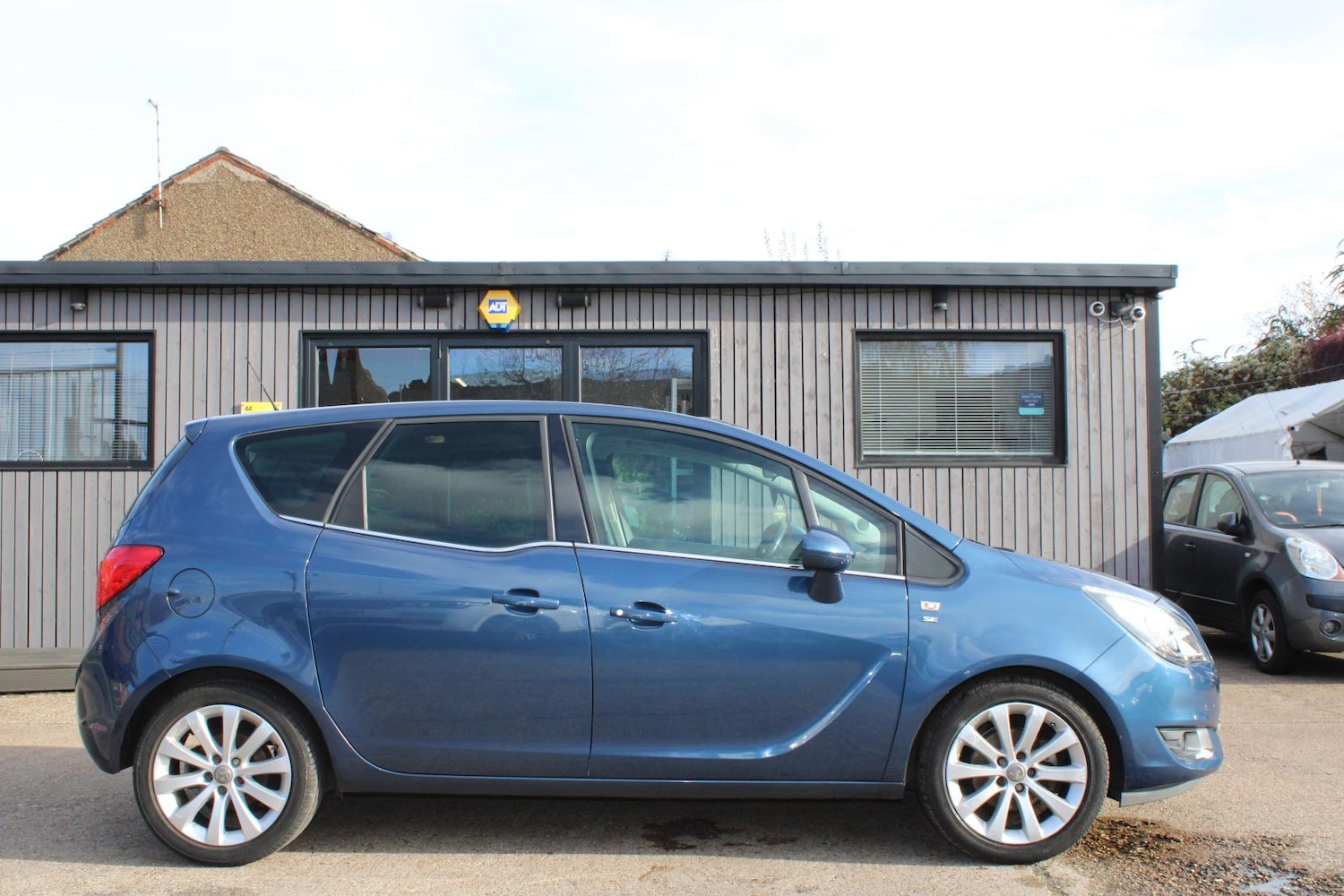 Used Vauxhall Meriva 2015 for sale - 76979780: Photo 2