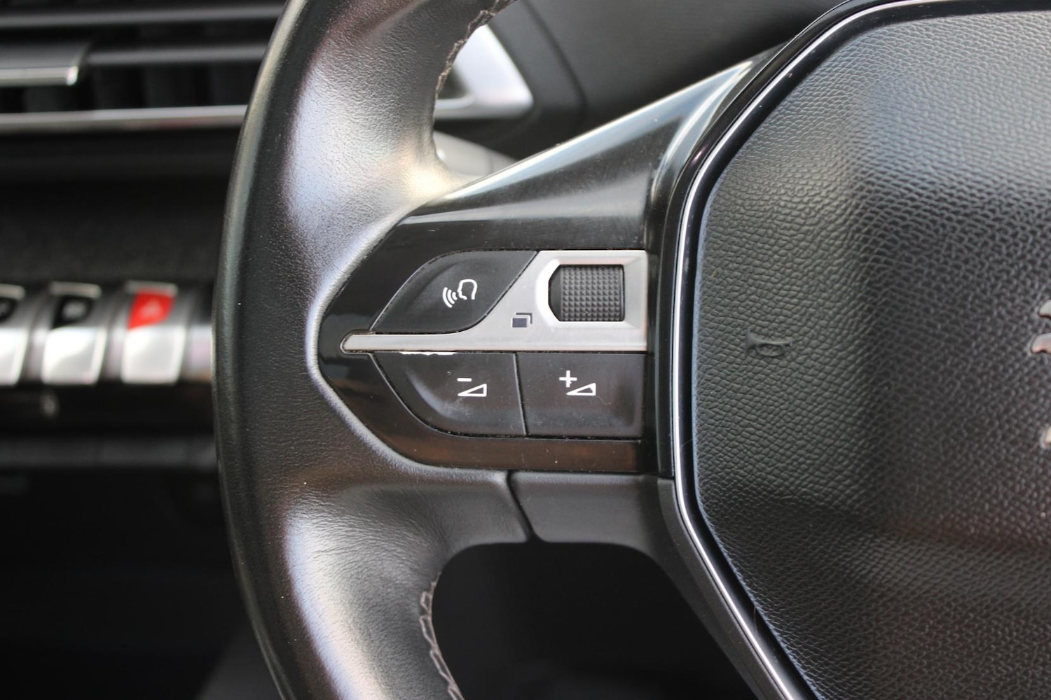 Used Peugeot 3008 2017 for sale - 76922284: Photo 32