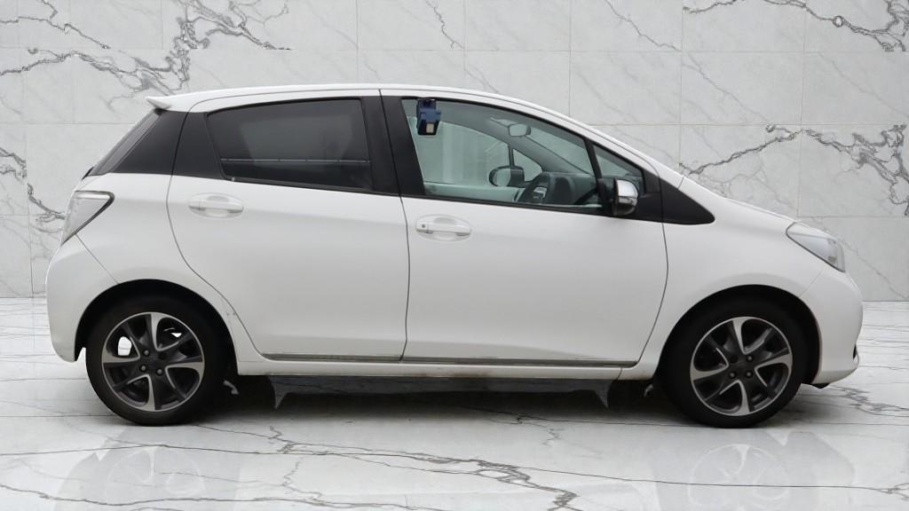 Used Toyota Yaris 2013 for sale - 76979772: Photo 2