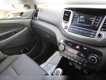 Used Hyundai TUCSON 2017 for sale - 76979784: Photo