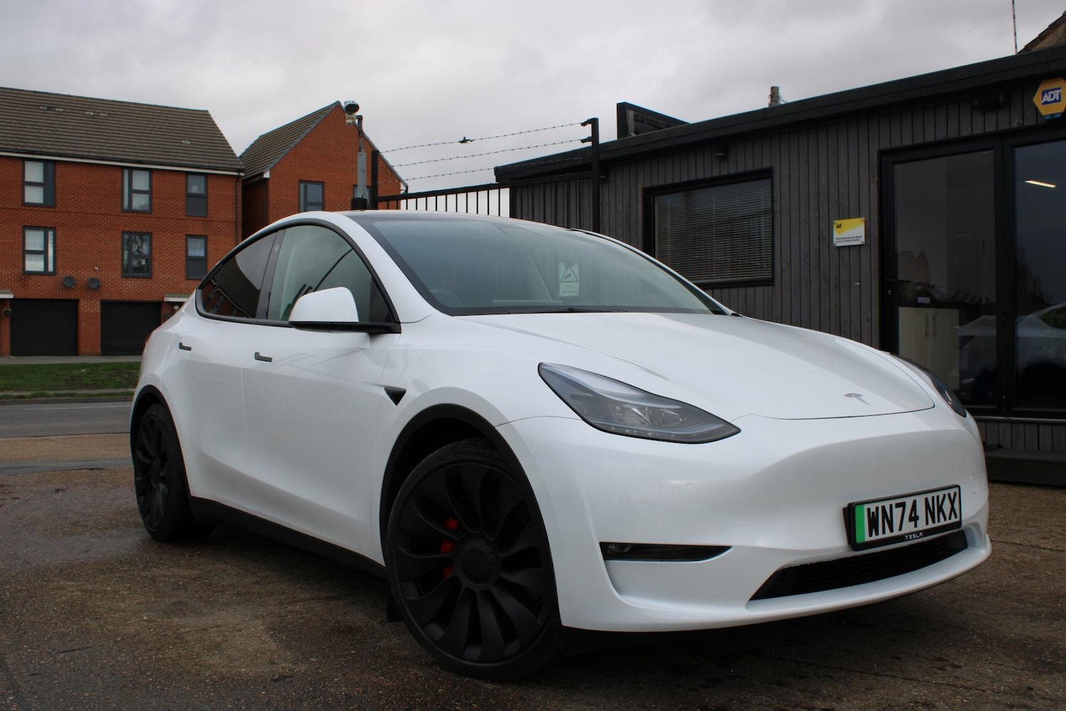 Used Tesla Model Y 2024 for sale - 78152951: Photo 2