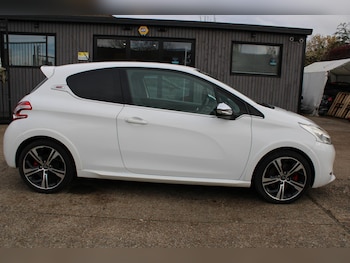 Used Peugeot 208 2015 for sale - 77462006: Photo