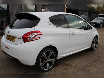 Used Peugeot 208 2015 for sale - 77462006: Photo