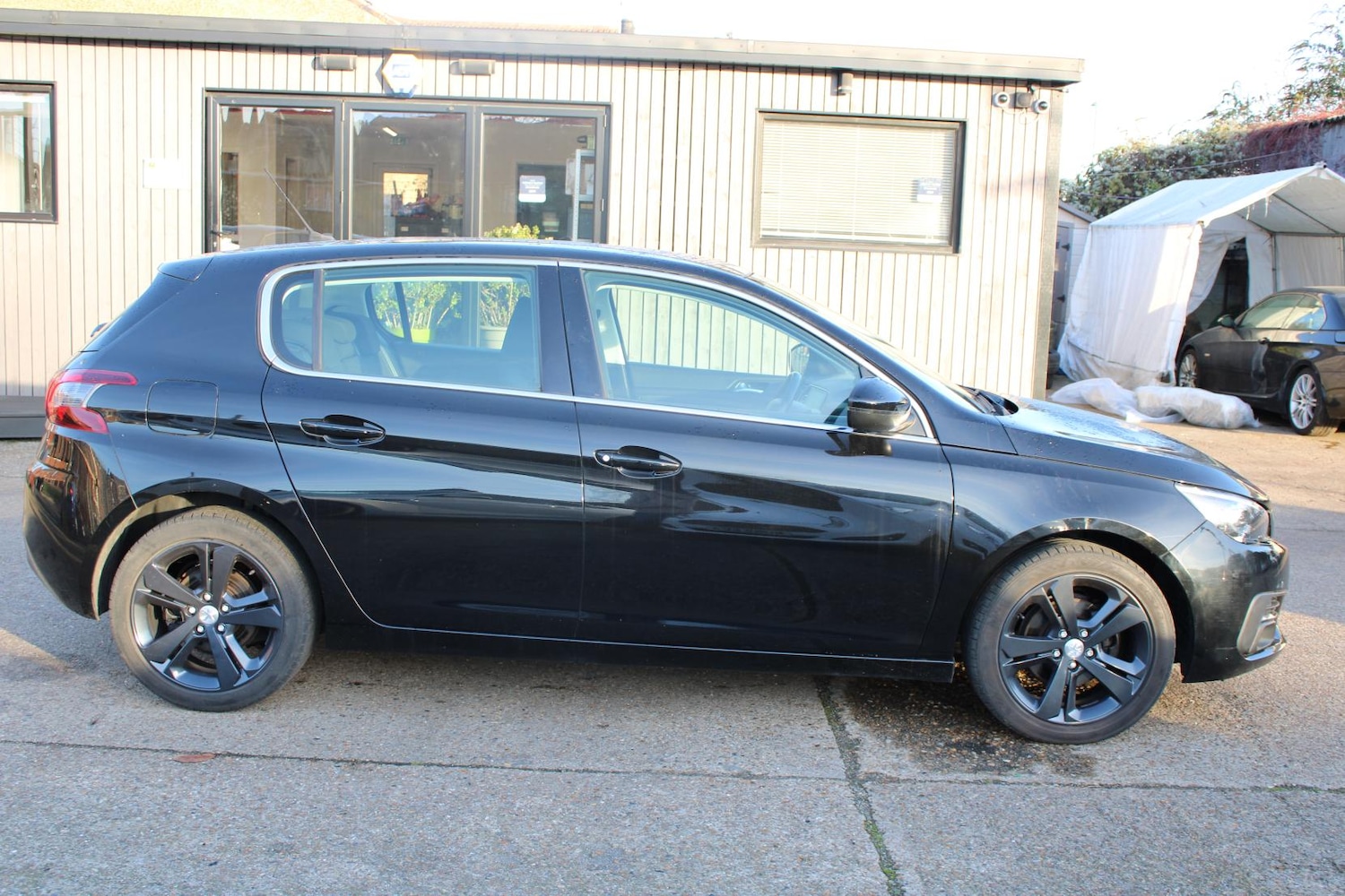 Used Peugeot 308 2018 for sale - 76922306: Photo 2