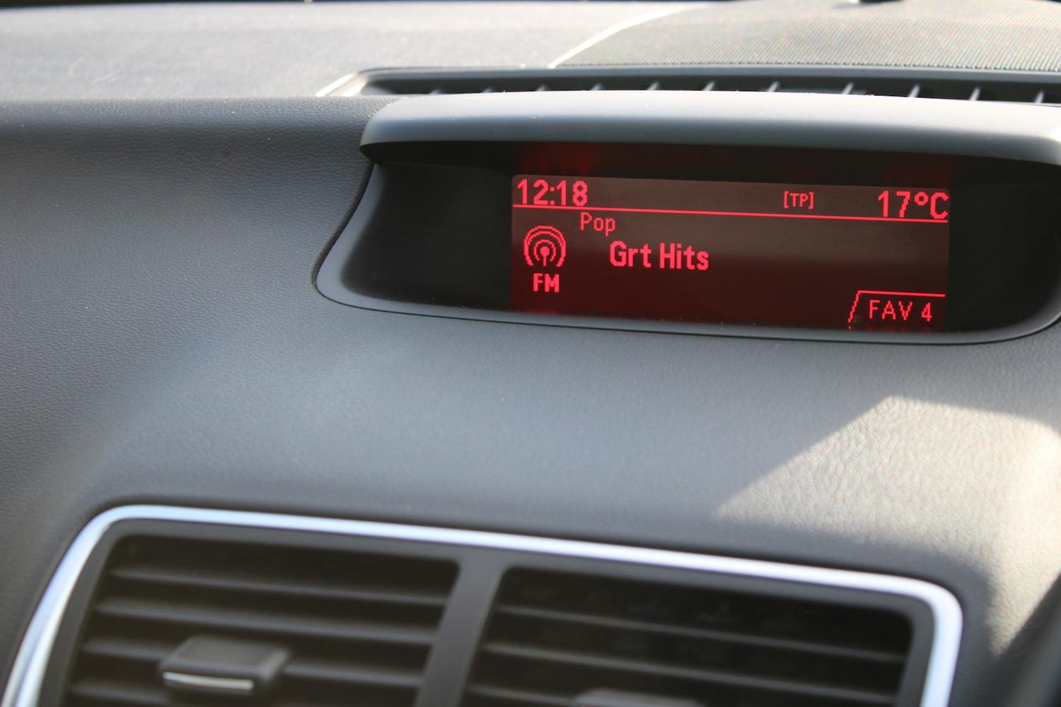 Used Vauxhall Meriva 2015 for sale - 76922254: Photo 26