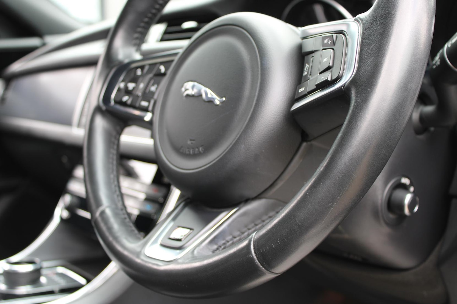 Used Jaguar XF 2018 for sale - 78152952: Photo 24