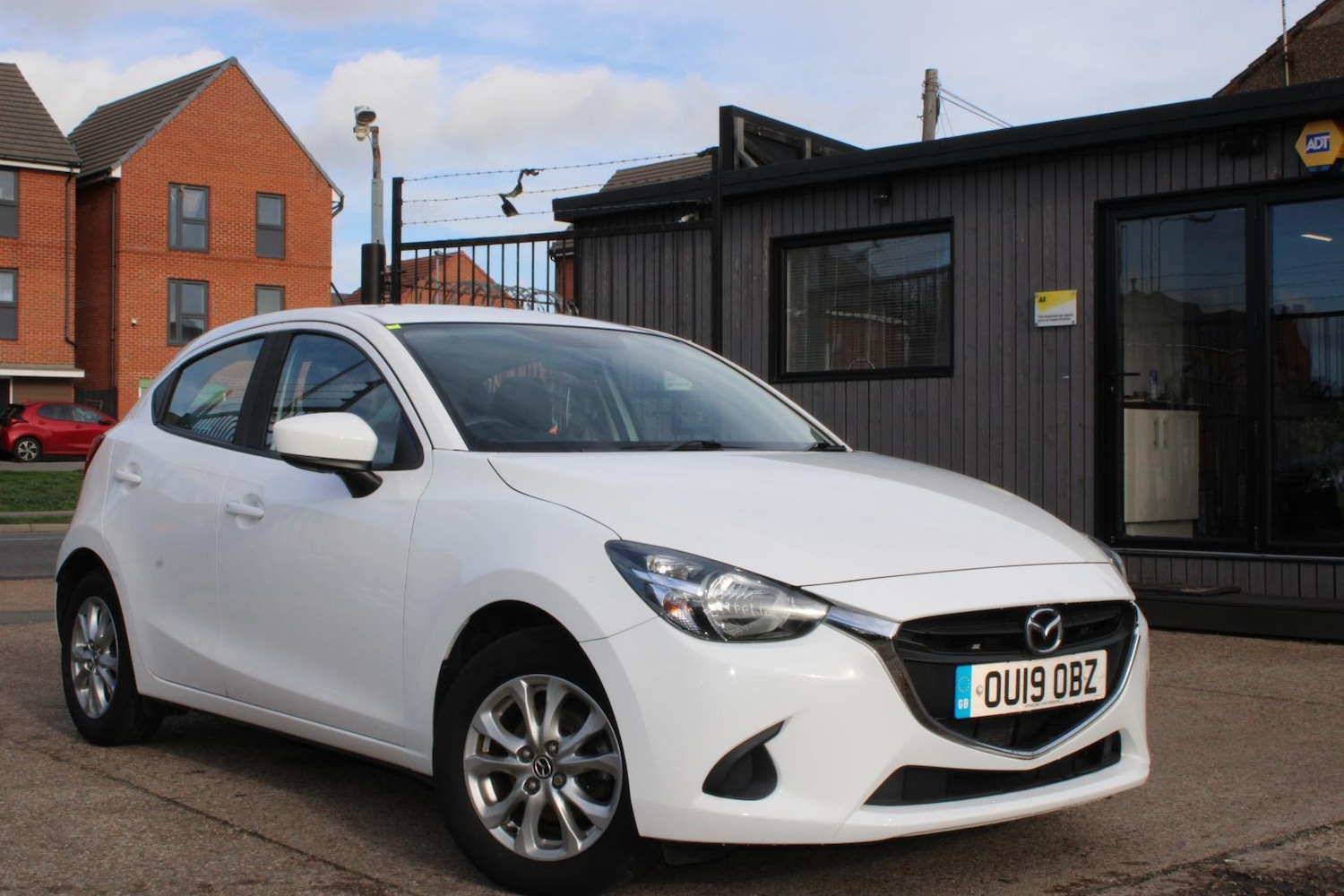 Used Mazda Mazda2 2019 for sale - 76922250: Photo 1