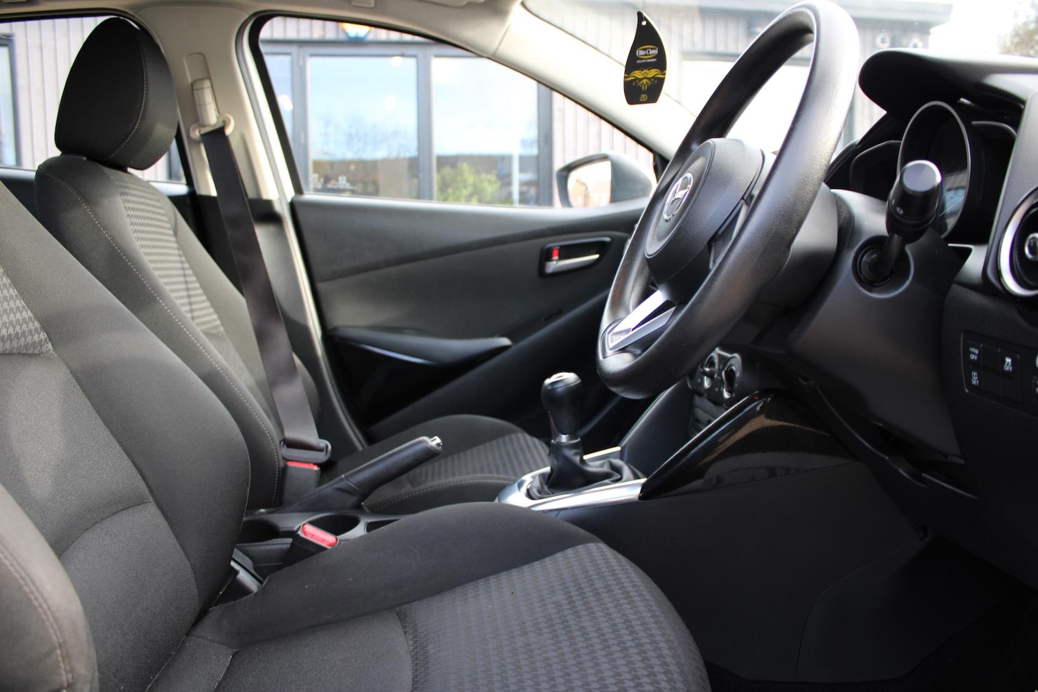 Used Mazda Mazda2 2019 for sale - 76922250: Photo 9