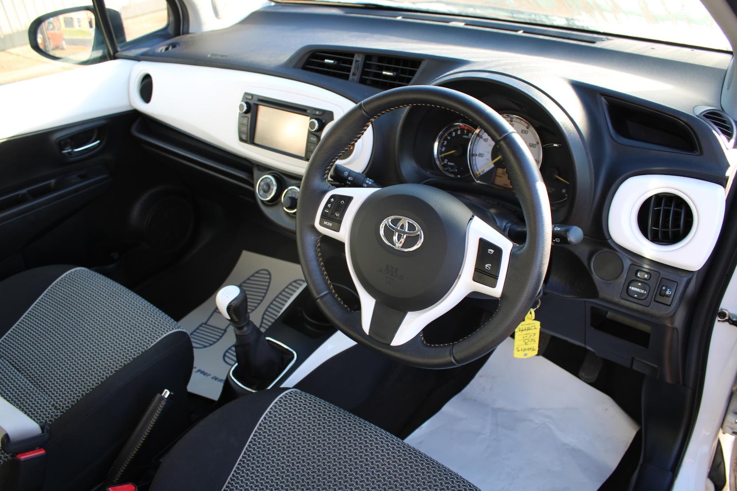 Used Toyota Yaris 2013 for sale - 77462032: Photo 11