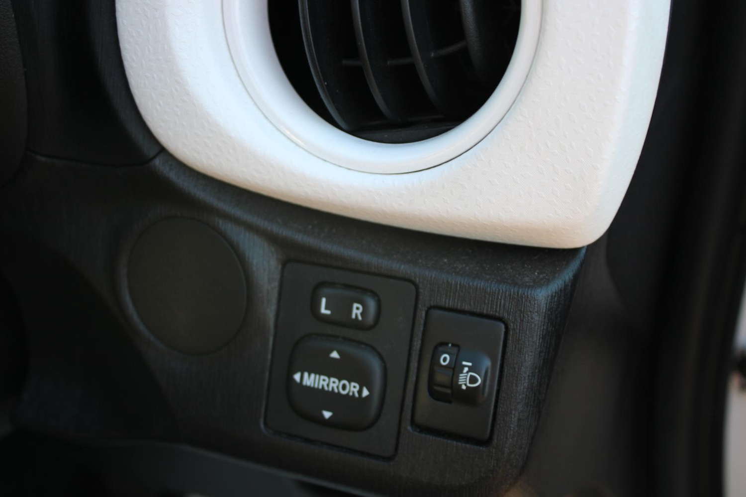 Used Toyota Yaris 2013 for sale - 77462032: Photo 24