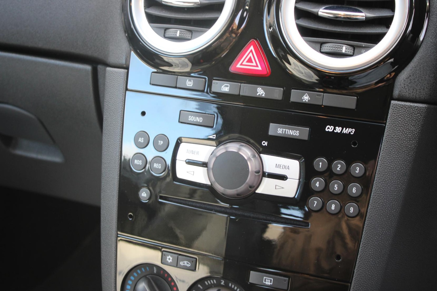 Used Vauxhall Corsa 2014 for sale - 76979757: Photo 36