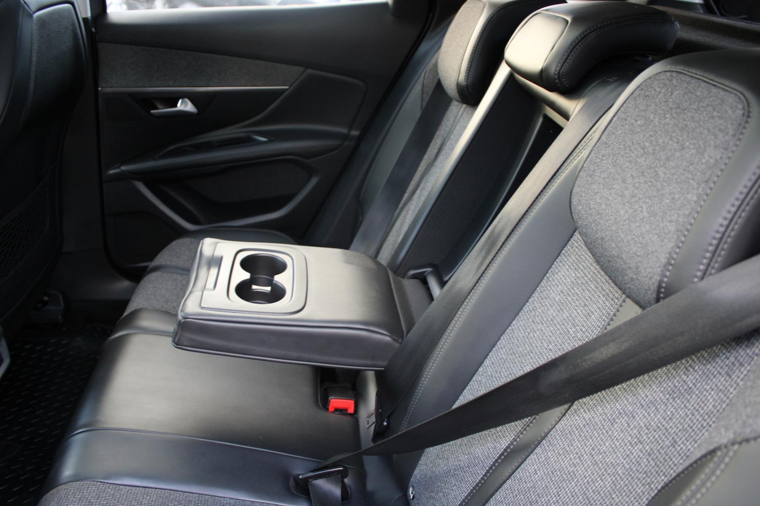 Used Peugeot 3008 2017 for sale - 77367213: Photo 30