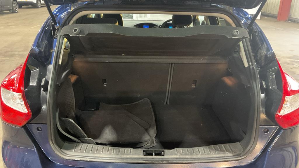 Used Ford Focus 2011 for sale - 76987589: Photo 11