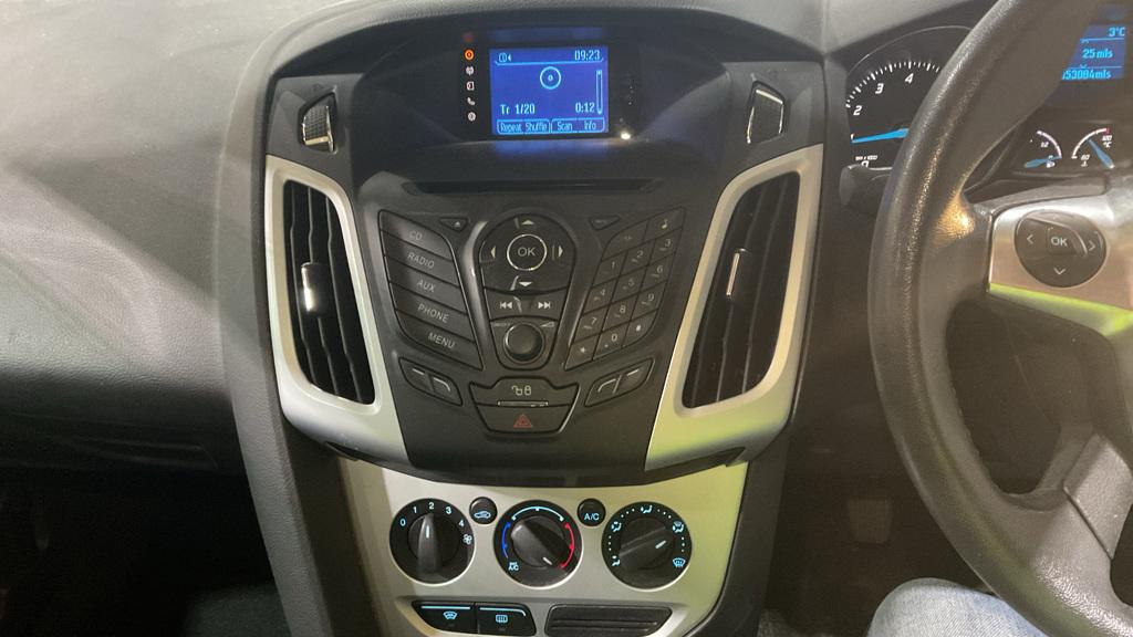 Used Ford Focus 2011 for sale - 76987589: Photo 9