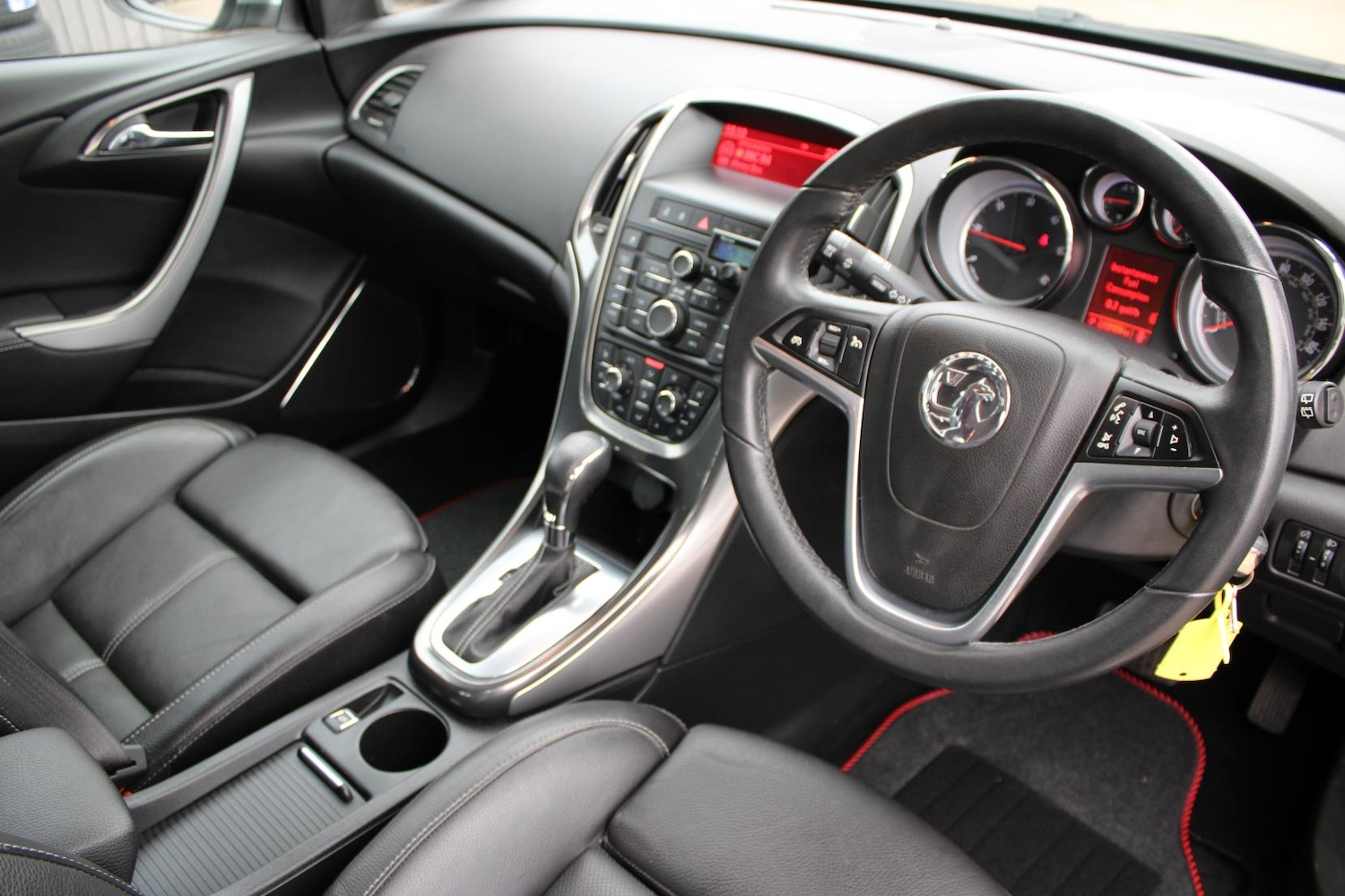 Used Vauxhall Astra 2011 for sale - 76922296: Photo 12