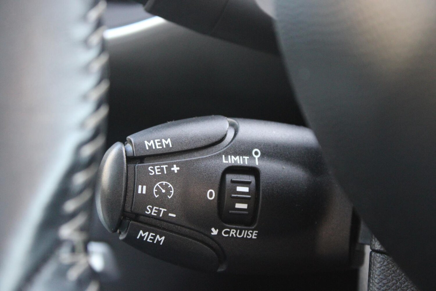 Used Peugeot 308 2018 for sale - 77462015: Photo 25