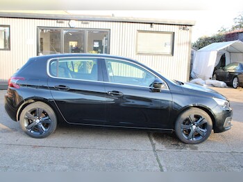 Used Peugeot 308 2018 for sale - 77462015: Photo