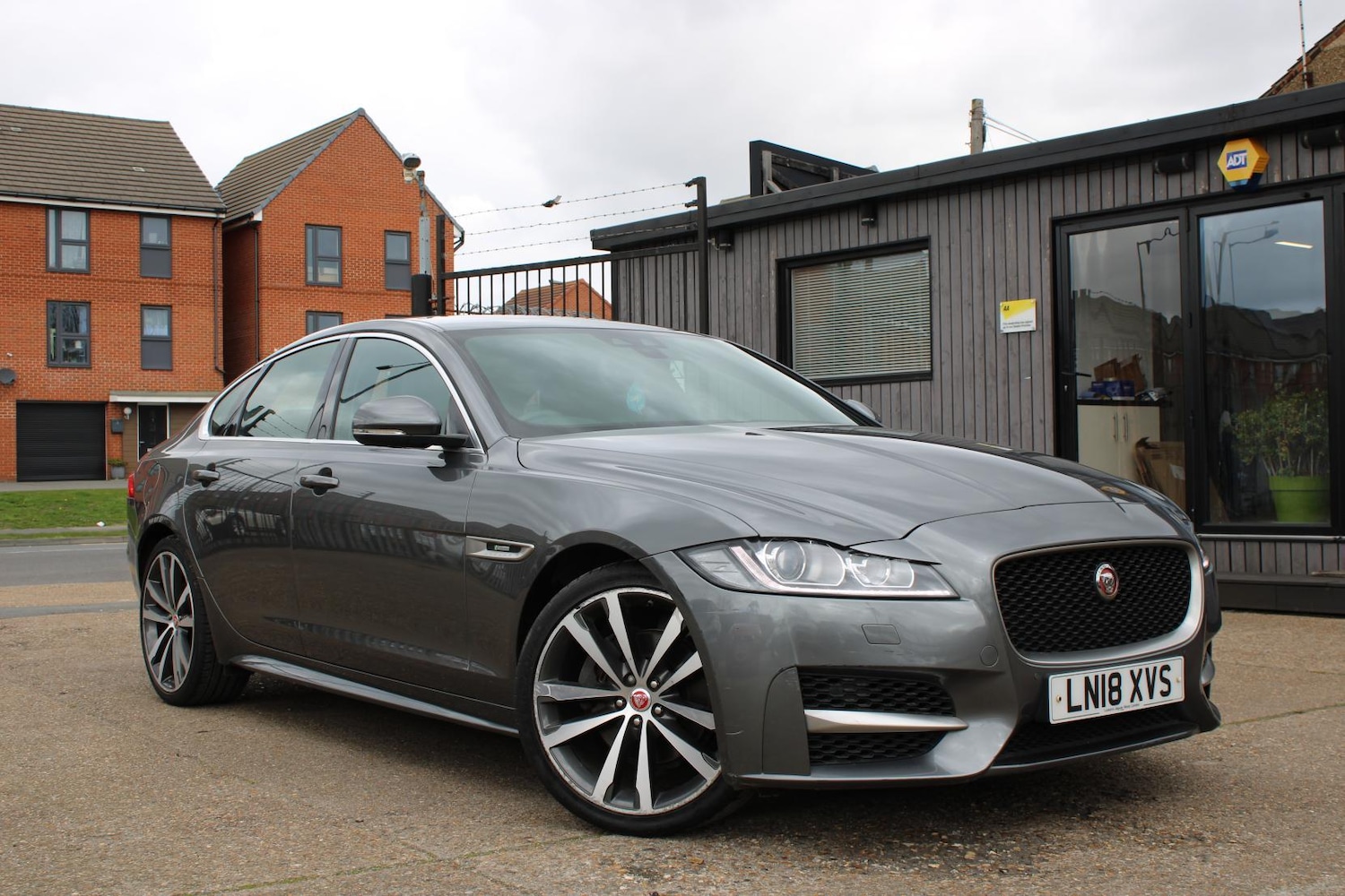 Used Jaguar XF 2018 for sale - 78067647: Photo 1