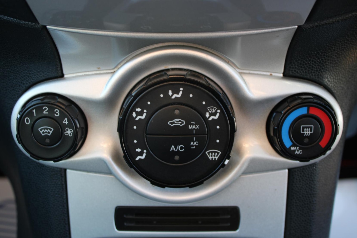 Used Ford Fiesta 2011 for sale - 76987574: Photo 25