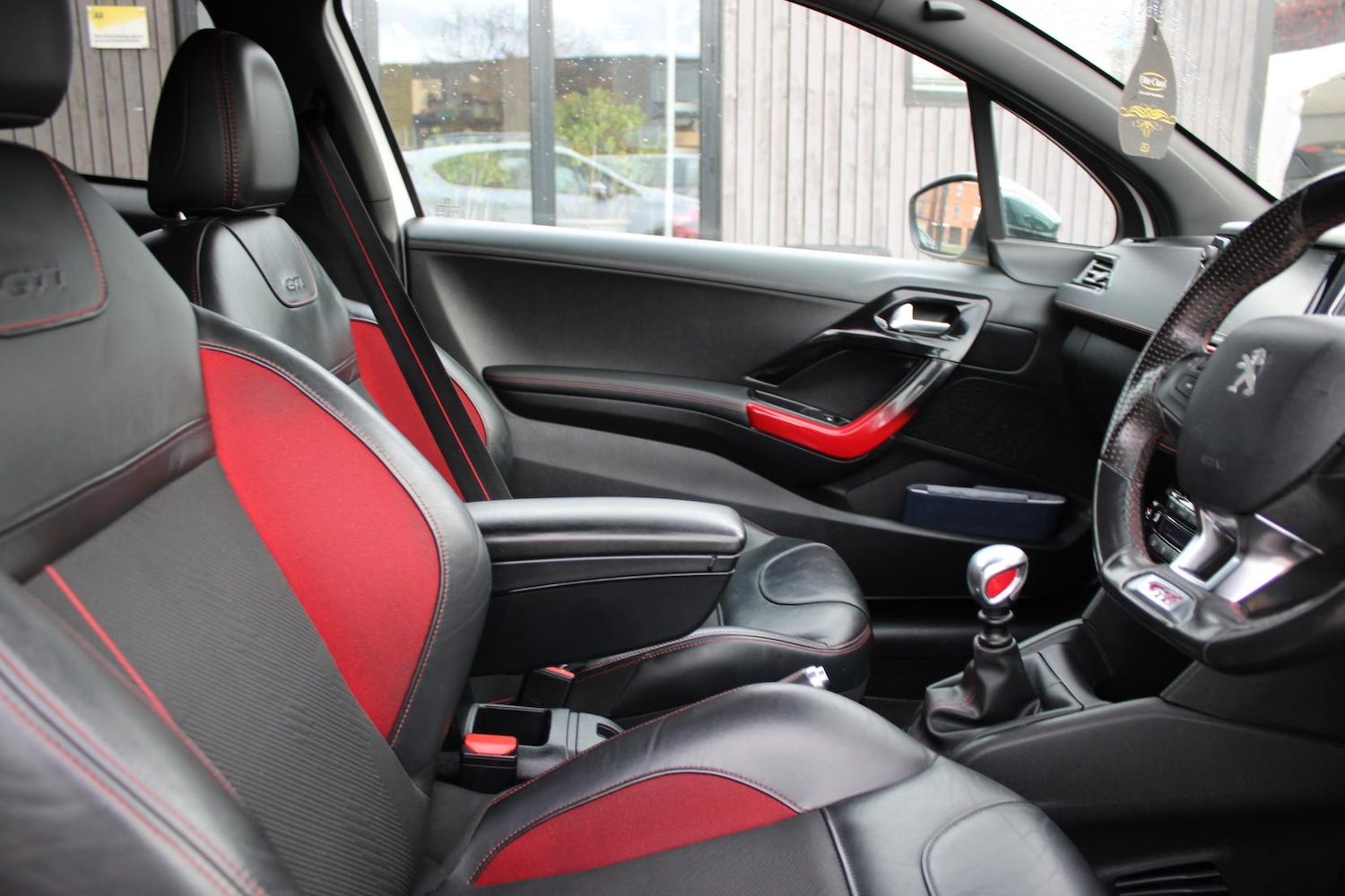 Used Peugeot 208 2015 for sale - 76979761: Photo 11