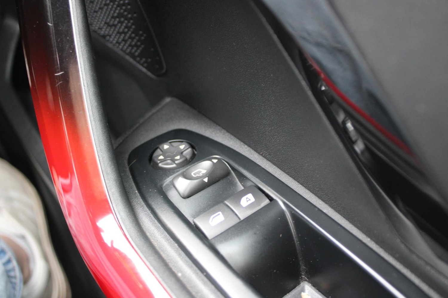 Used Peugeot 208 2015 for sale - 76979761: Photo 28