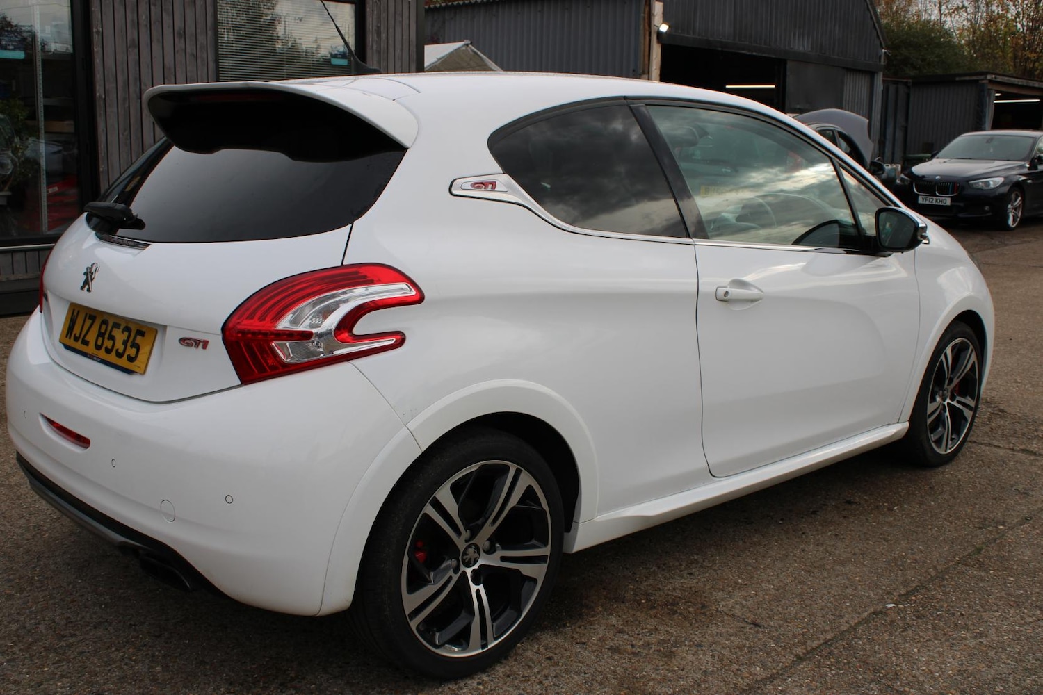 Used Peugeot 208 2015 for sale - 76979761: Photo 3