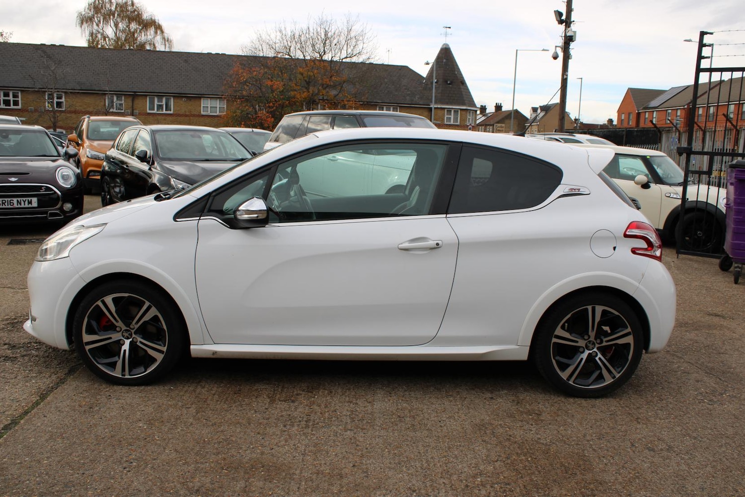 Used Peugeot 208 2015 for sale - 76979761: Photo 6