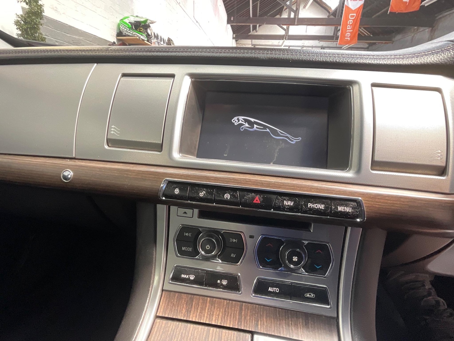 Used Jaguar XF 2011 for sale - 76990563: Photo 17