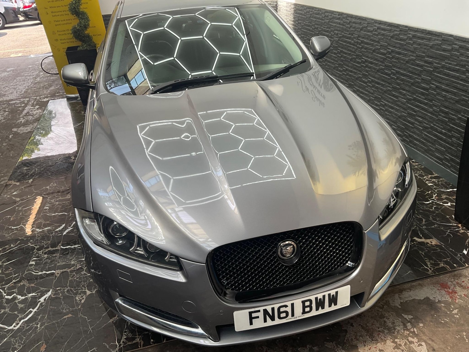 Used Jaguar XF 2011 for sale - 76990563: Photo 7