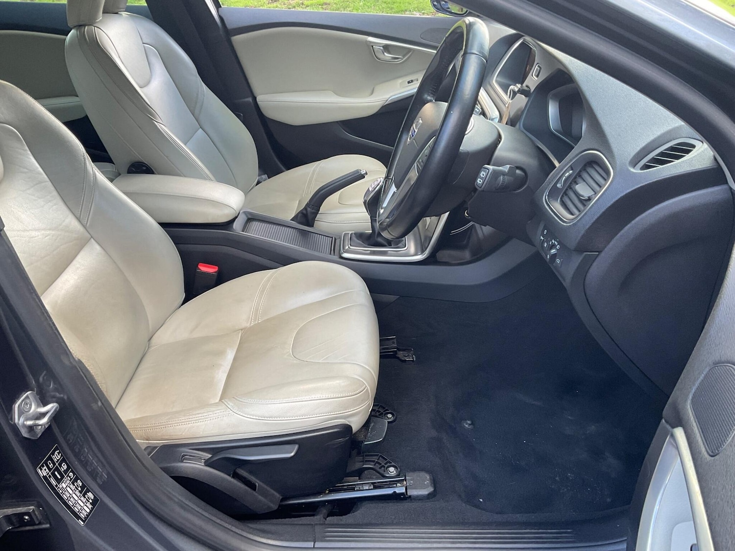 Used Volvo V40 2014 for sale - 77892275: Photo 11