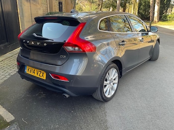Used Volvo V40 2014 for sale - 77892275: Photo