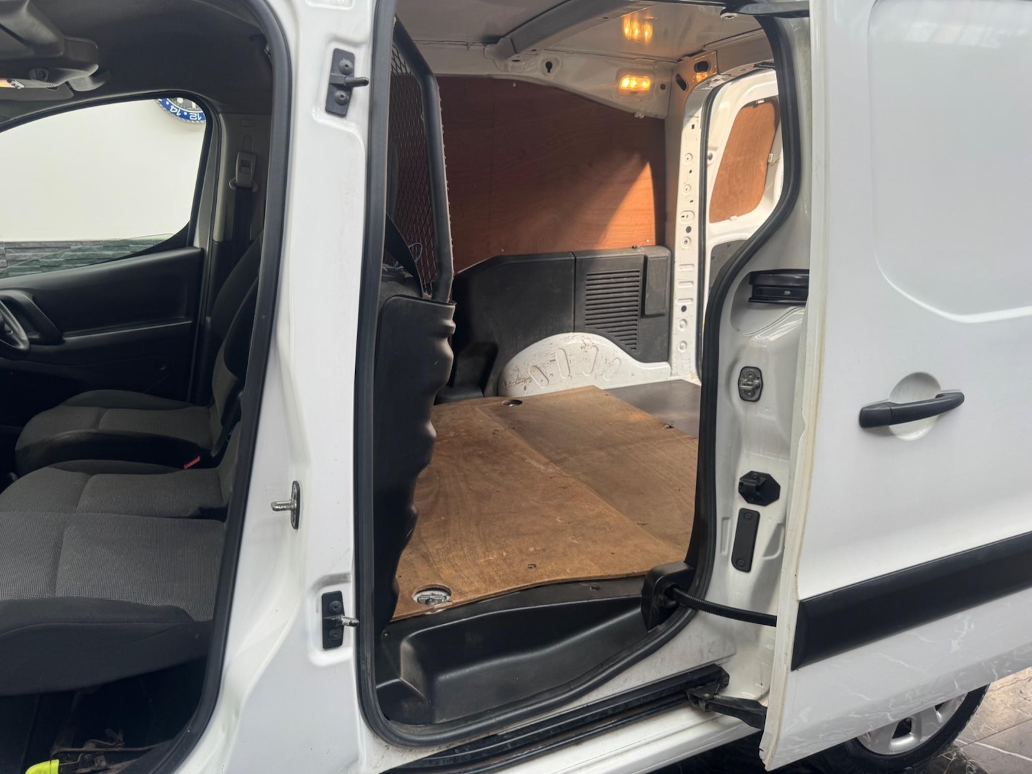 Used Peugeot Partner 2017 for sale - 76992268: Photo 19