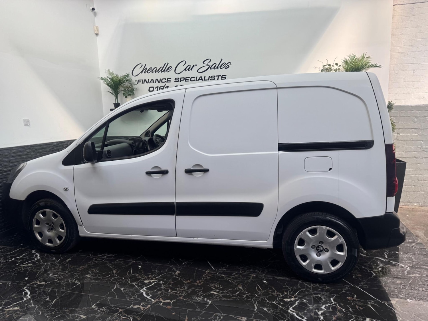 Used Peugeot Partner 2017 for sale - 76992268: Photo 2