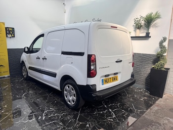 Used Peugeot Partner 2017 for sale - 76992268: Photo