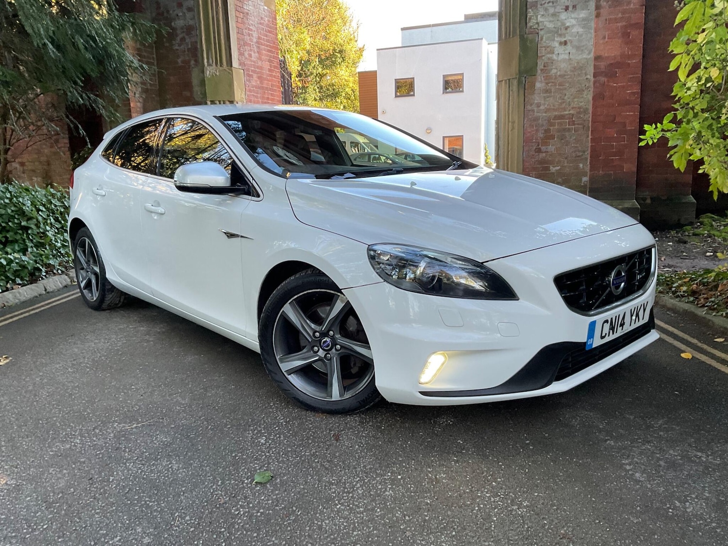 Used Volvo V40 2014 for sale - 76644653: Photo 1