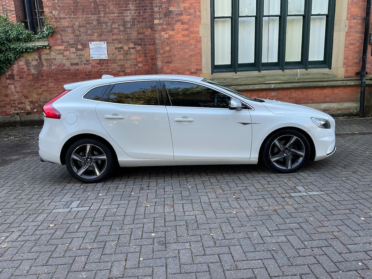 Used Volvo V40 2014 for sale - 76644653: Photo 11