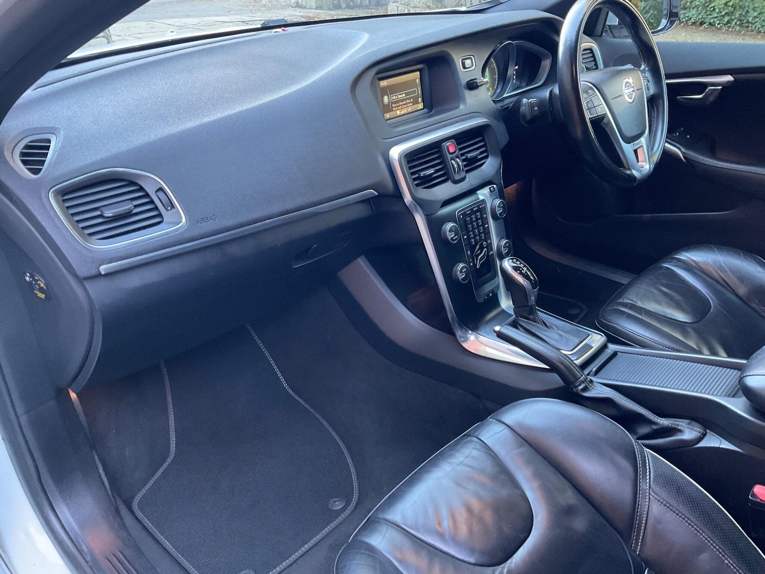 Used Volvo V40 2014 for sale - 76644653: Photo 15