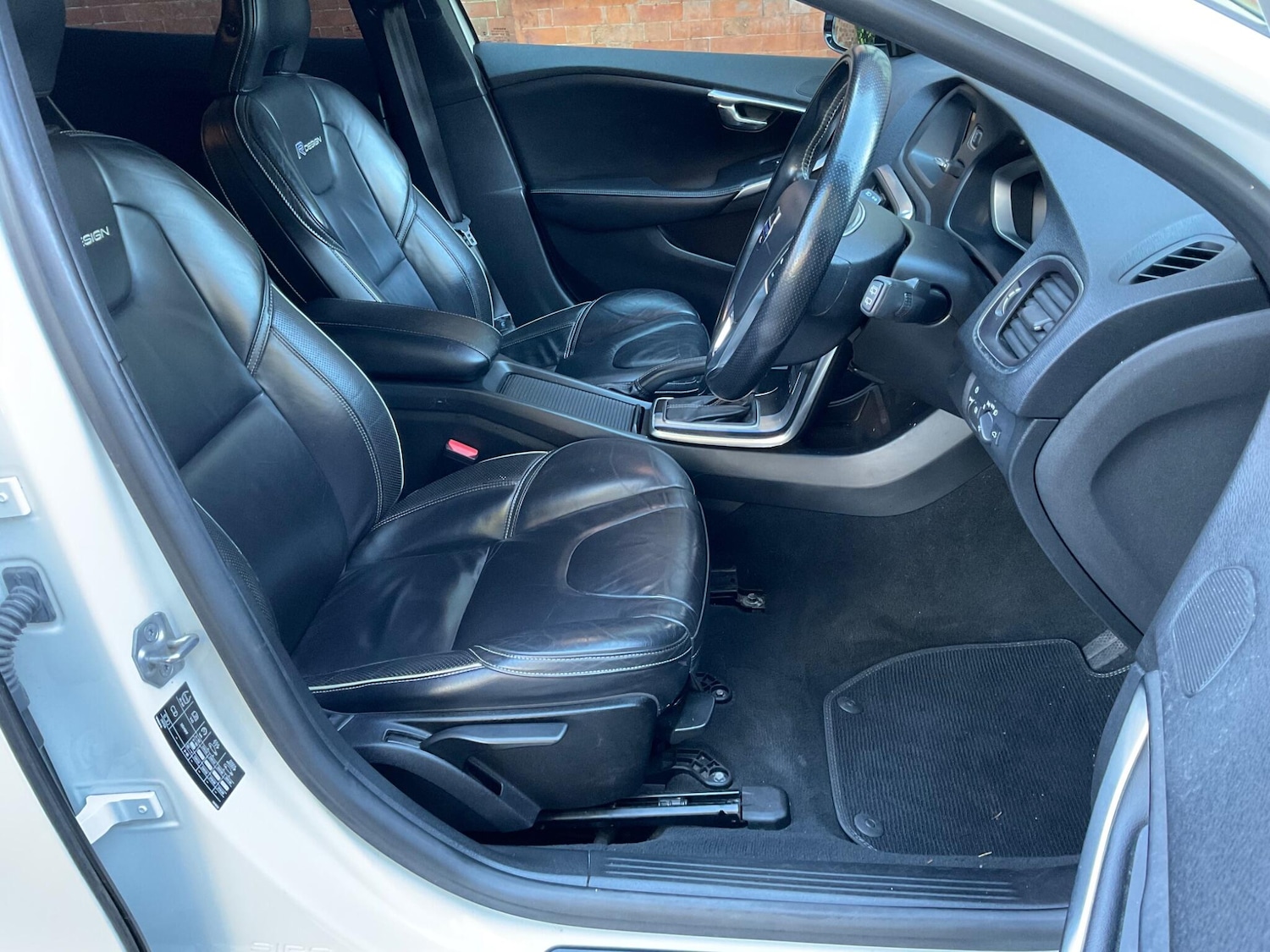 Used Volvo V40 2014 for sale - 76644653: Photo 19