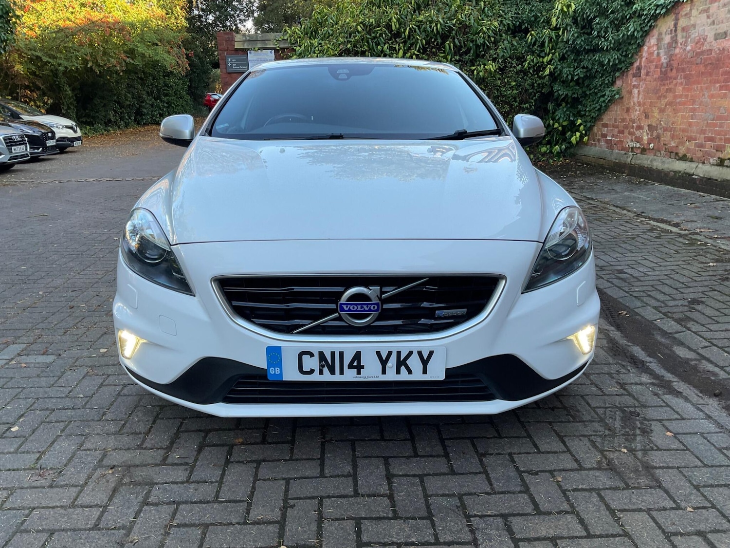 Used Volvo V40 2014 for sale - 76644653: Photo 2