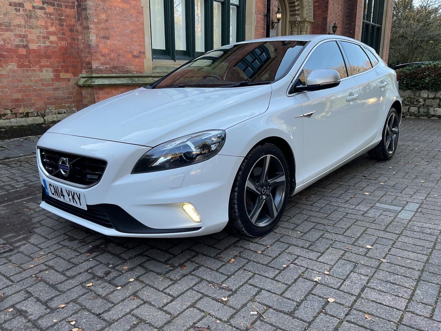 Used Volvo V40 2014 for sale - 76644653: Photo 3